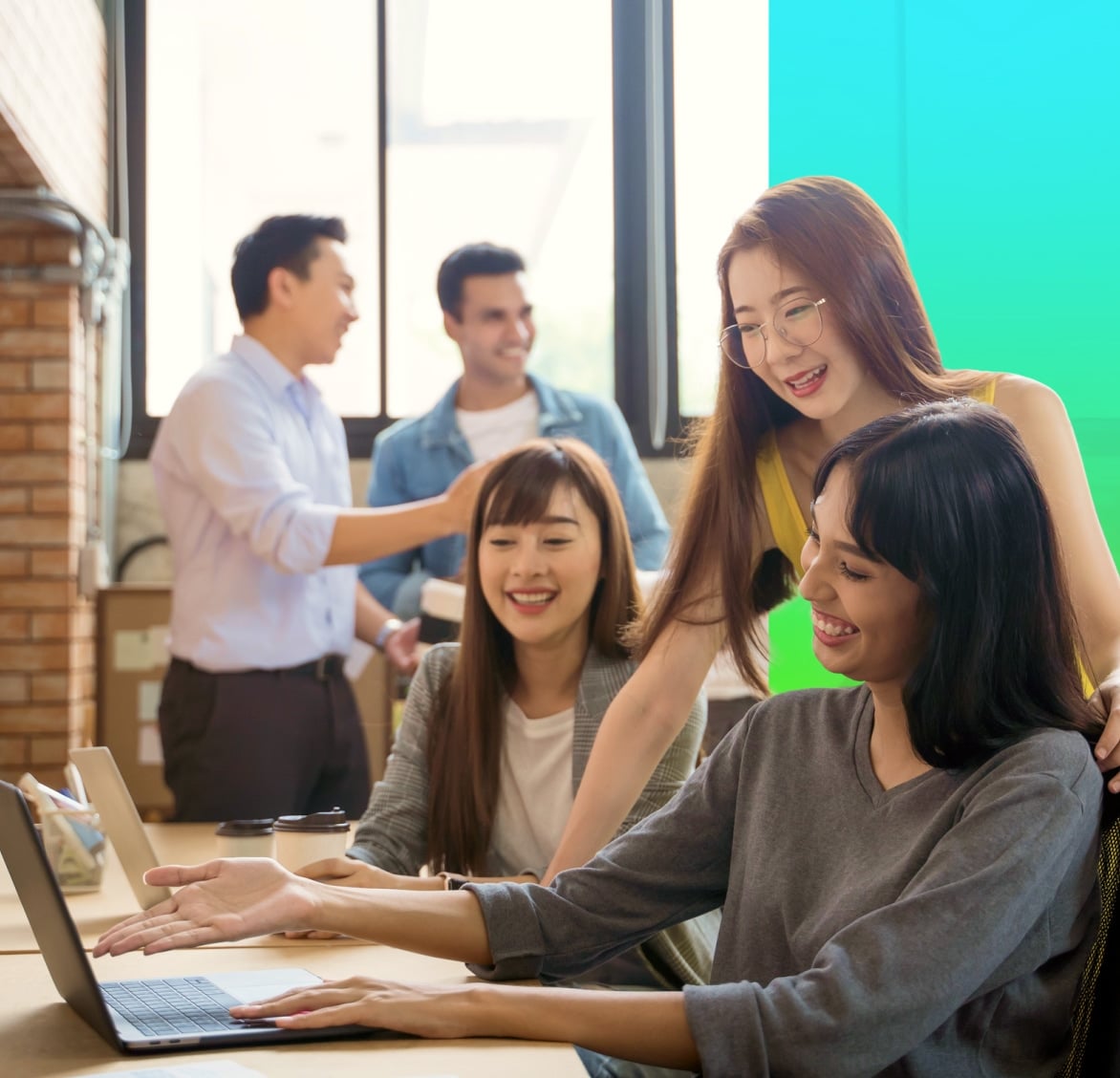 Mitarbeiter, die im Büro eingearbeitet werden